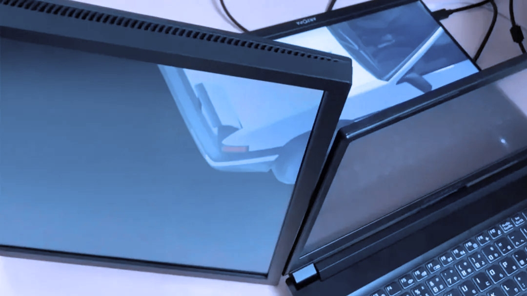 Virtuelle Vitrine mit 3D-Auto